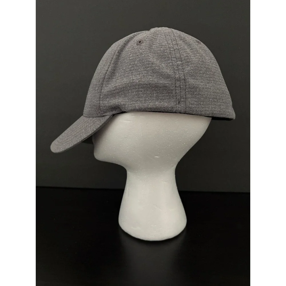 TravisMathew Mens Baseball Cap Flexfit L-XL Gray Heathered Logo Patch Hat